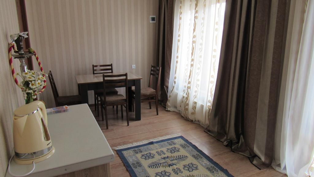 Guest House On V. Pshavela 50 Kazbegi Exterior photo